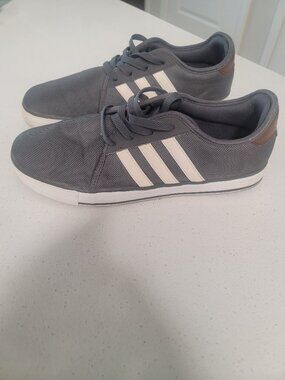 Adidas Men's Gray White Gum Soles Neo Label Casual & Skate Shoes Size 11